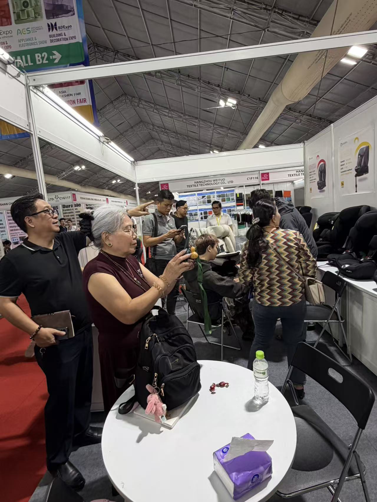 Menembus pasar Vietnam secara mendalam dan meraih peluang industri - Pameran BEWELL di Vietnam berakhir dengan sukses, membuka samudra biru baru untuk kursi pengaman mobil anak-anak di Vietnam